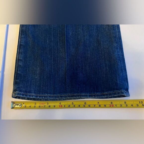 Rock & Republic Flared Jeans Size 28 Medium Wash Embroidered Logo Low Rise - Picture 5 of 8